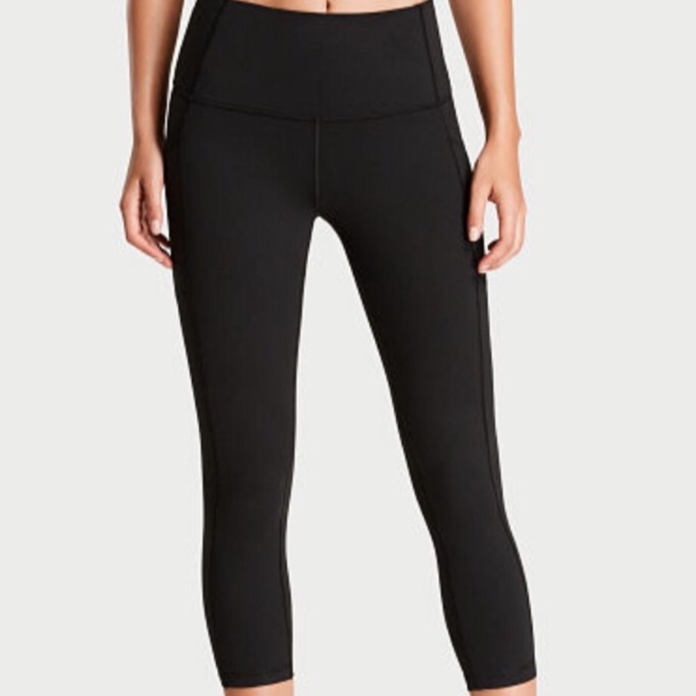 NWT - VICTORIAS SECRET • Knockout Capri -High Rise